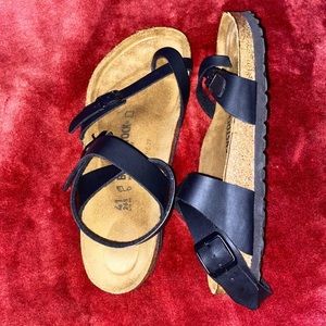 Basically brand new birks in style Yara !